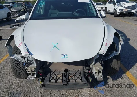 2021 Tesla Model Y Long Range Dual Motor All-Wheel Drive z USA, uszkodzony, nr VIN 5YJYGDEE1MF303693